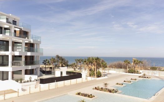 MEDITERRANEAN HOUSING A FEW METERS FROM THE SEA