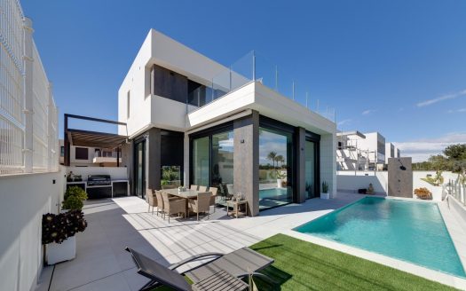 NEW BUILD VILLAS IN PILAR DE LA HORADADA ON THE GOLF COURSE