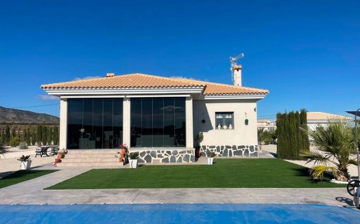 Three-bedroom new-build villa in Pinoso