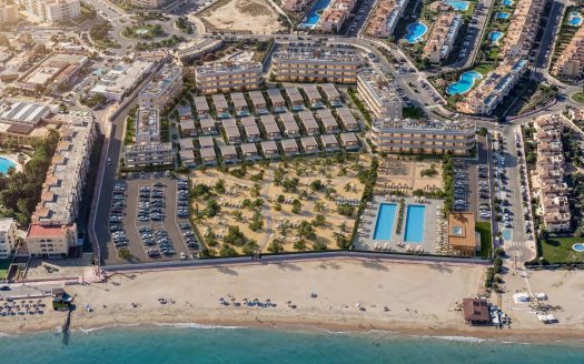 Luksusowe apartamenty turystyczne i wille z prywatną plażą w pierwszej linii brzegowej w Vera Playa-Almería