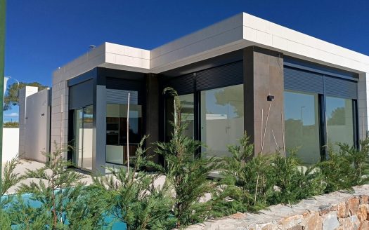 NYBYGGEDE VILLAER I PILAR DE LA HORADADA PÅ GOLFBANEN