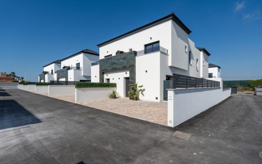 New Build Townhouses and Quads in Gran Alacant Near the Beach