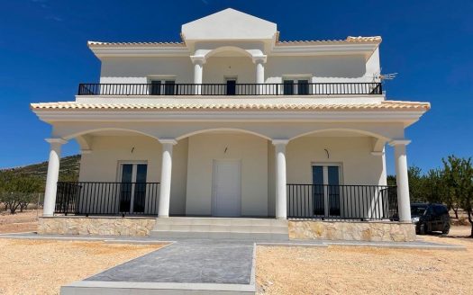Four-bedroom new-build villa in Pinoso