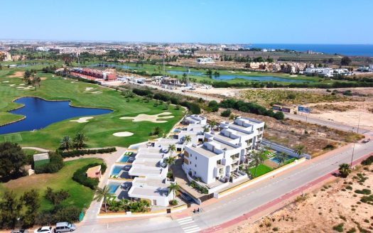 Nowy kompleks mieszkaniowy w Los Alcázares przy polu golfowym Serena Golf