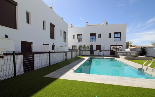 NYBYGGET TOMANNSBYGNING I PILAR DE LA HORADADA