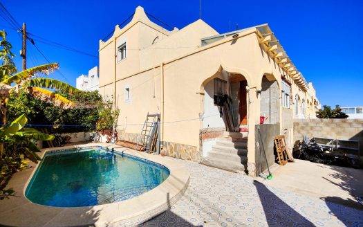 Semi for sale in San Miguel de Salinas
