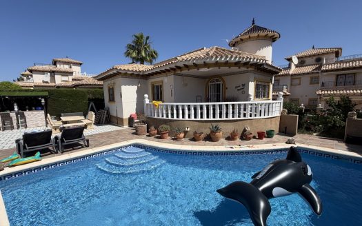 Spacious 4-Bedroom Villa with Private Pool in Orihuela Costa