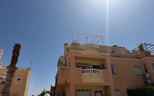 Spacious 3-Bedroom Apartment with Private Roof Solarium in Orihuela Costa