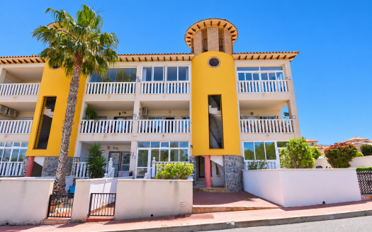 Spacious 2-Bedroom Apartment with Rooftop Solarium in Orihuela Costa