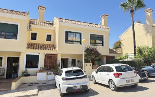 Casa adosada de 2 dormitorios en Orihuela Costa