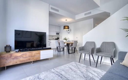 Semi for sale in Orihuela Costa