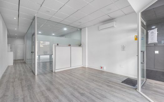 Komplett renovierter Gewerberaum in La Mata, Torrevieja