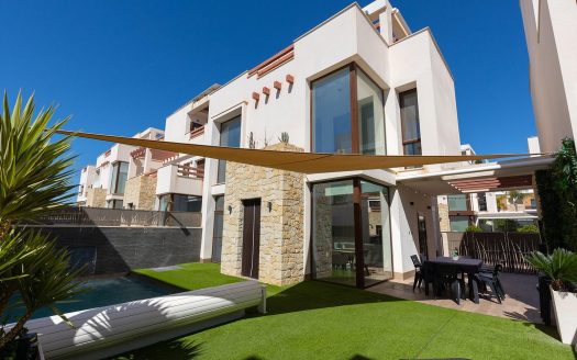 Ruime 3-slaapkamer villa met privézwembad in Rojales
