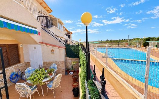 Bungalow med två terrasser i El Moncayo, Guardamar del Segura
